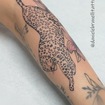 onça com flores por Daniele Brunelli tattoo