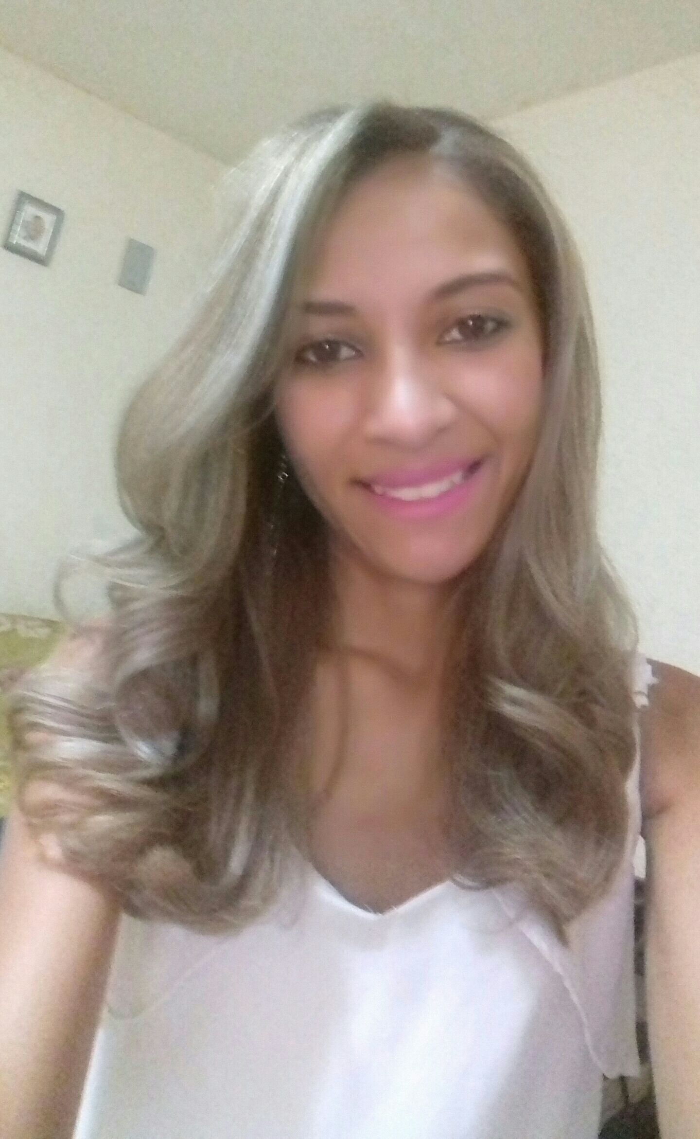 Carolini   Soares de Oliveira Cabelo